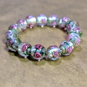 Elegant Floral Glass Bead Bracelet